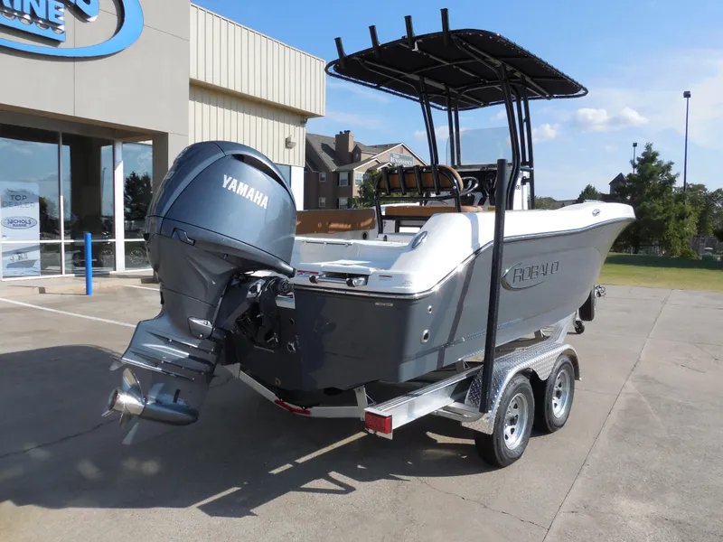 Slide: The Image of Robalo R200 Center Console 2025 - 3