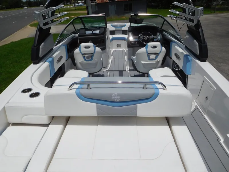 Slide: The Image of Chaparral 26 Surf 2023 - 6