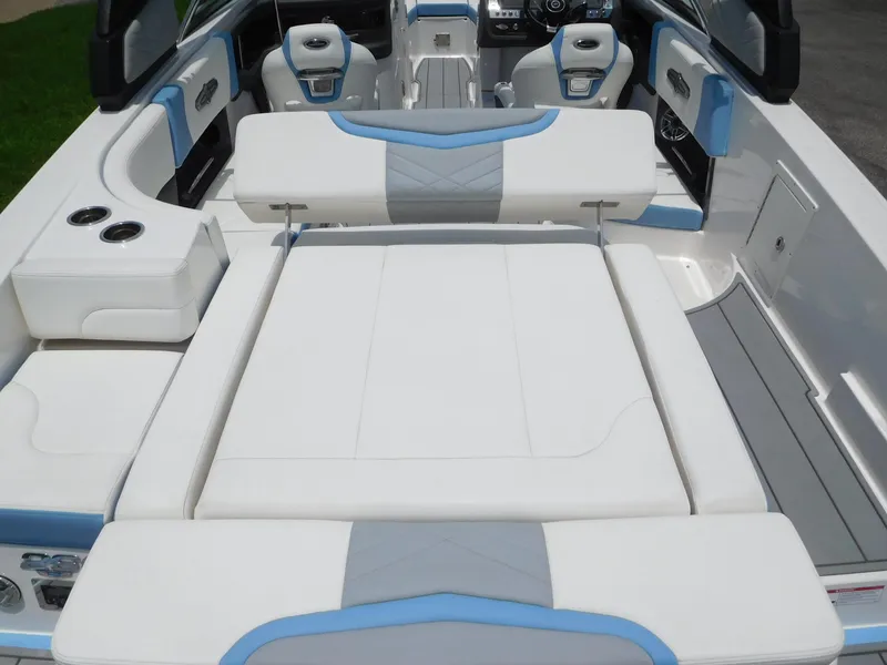 Slide: The Image of Chaparral 26 Surf 2023 - 7