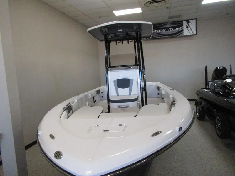 Slide: The Image of Robalo 226 Cayman 2024 - 3