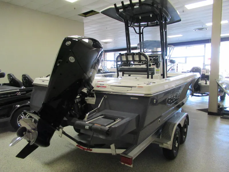 Slide: The Image of Robalo 226 Cayman 2024 - 5