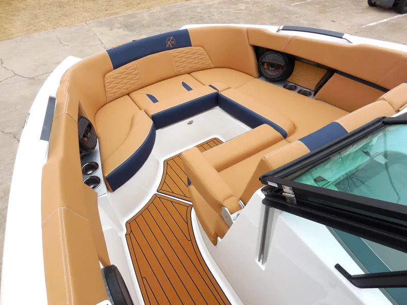 Slide: The Image of MasterCraft X26 2024 - 8