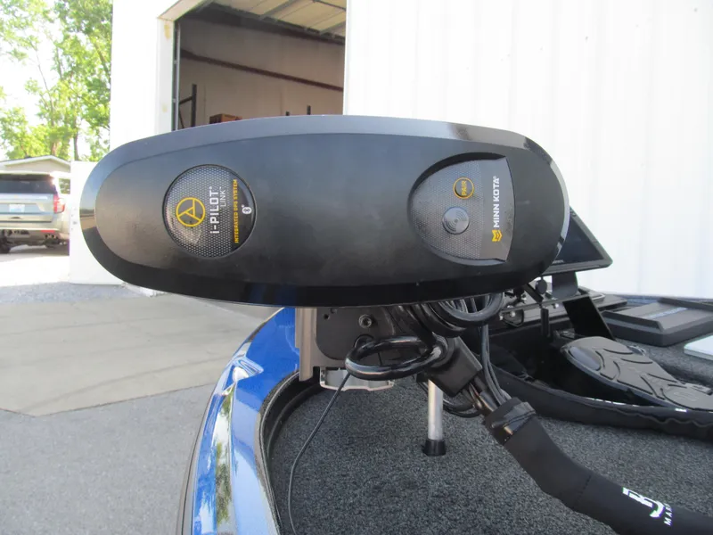 Slide: The Image of Minn Kota i-Pilot system on 2021 Nitro Z18 Pro boat, close-up view. - 13