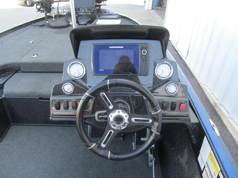 Slide: The Image of Nitro Z18 Pro 2021 boat dashboard with steering wheel and electronic display. - 6