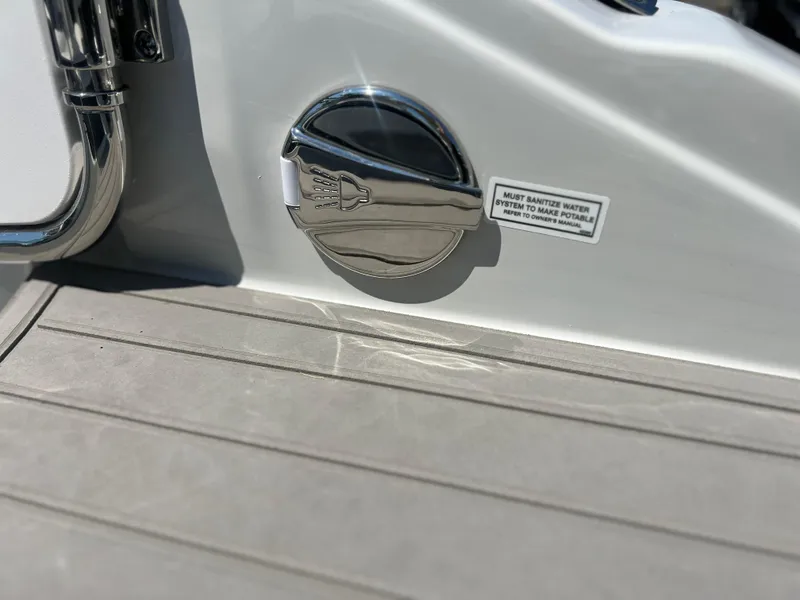 Slide: The Image of Crownline Boats Eclipse E260 XS 2026 - 10