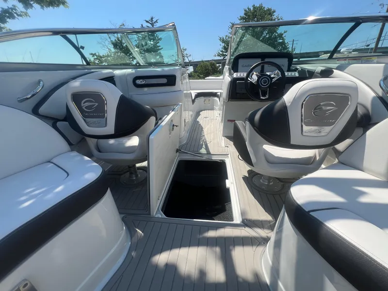 Slide: The Image of Crownline Boats Eclipse E260 XS 2026 - 13