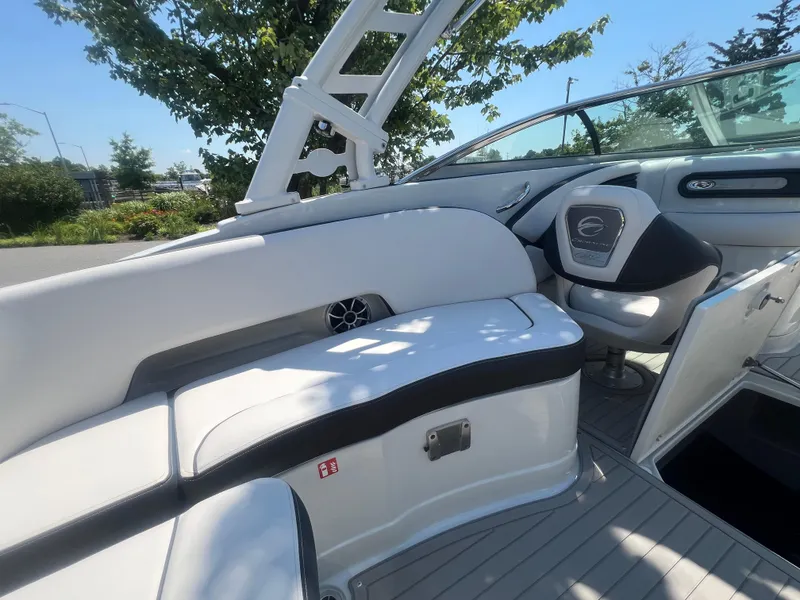 Slide: The Image of Crownline Boats Eclipse E260 XS 2026 - 14