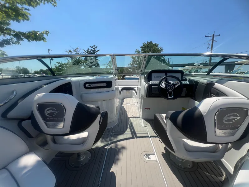 Slide: The Image of Crownline Boats Eclipse E260 XS 2026 - 24