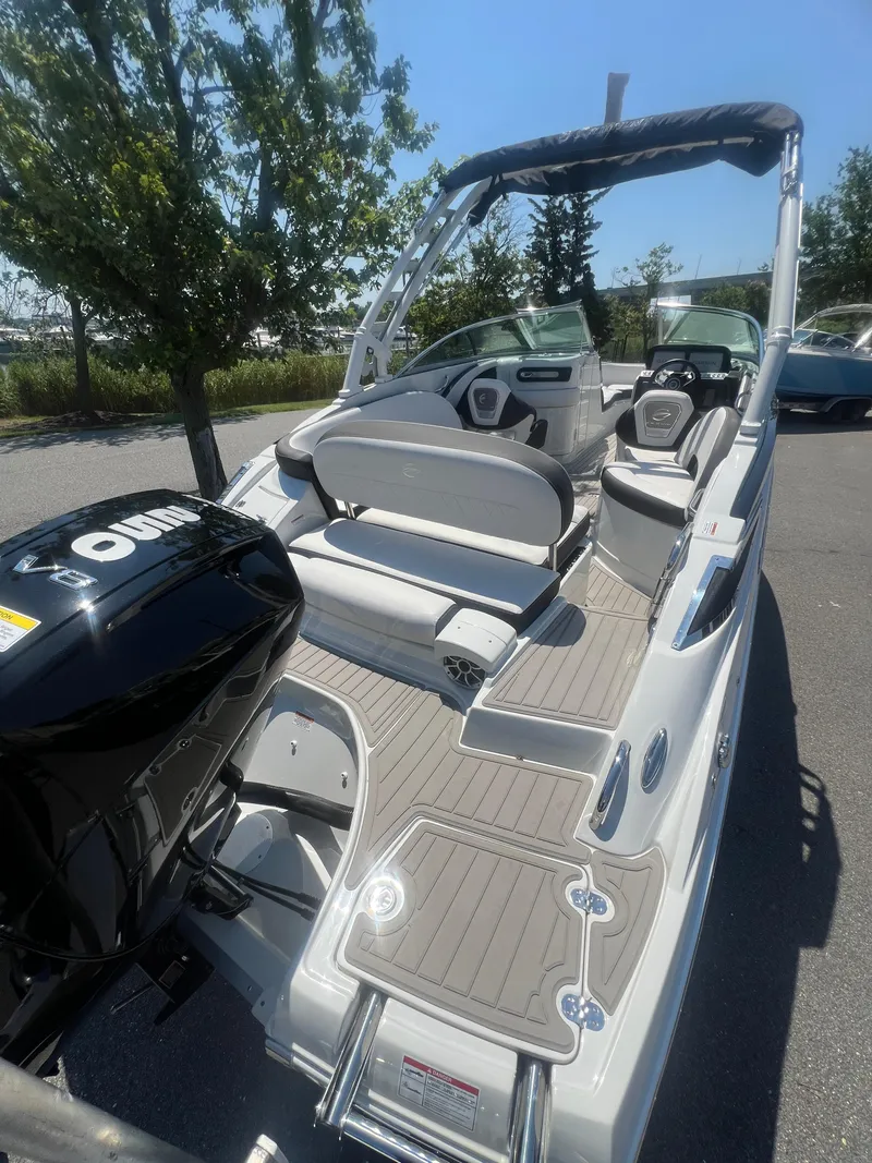 Slide: The Image of Crownline Boats Eclipse E260 XS 2026 - 4