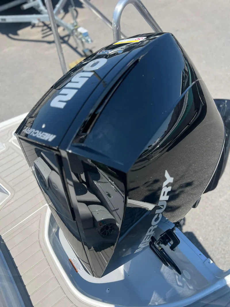 Slide: The Image of Crownline Boats Eclipse E260 XS 2026 - 9