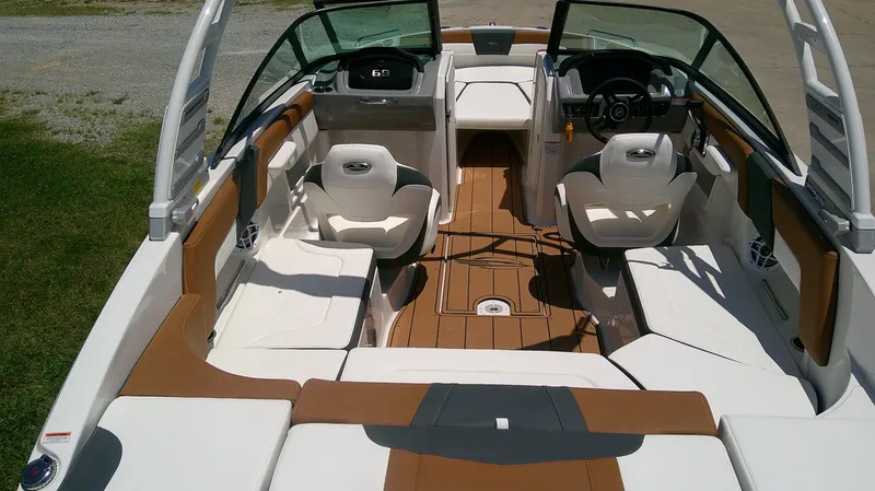 Slide: The Image of Chaparral 23 SSi 2025 - 5