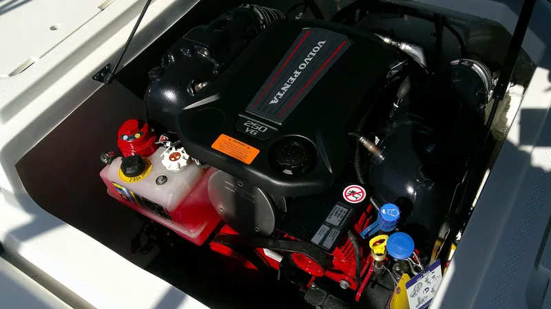 Slide: The Image of Chaparral 21 SSi 2025 - 6