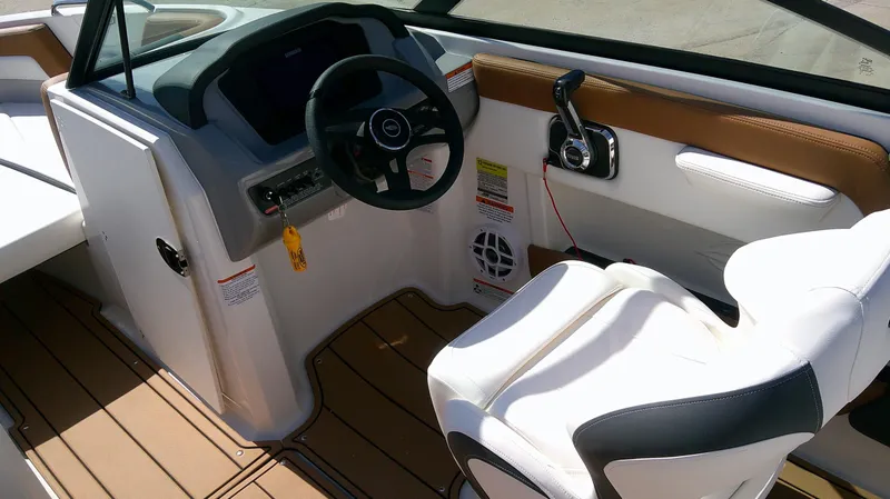 Slide: The Image of Chaparral 21 SSi 2025 - 7