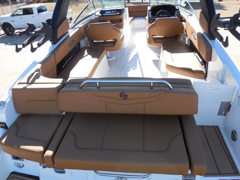 Slide: The Image of Chaparral 30 Surf 2025 - 7