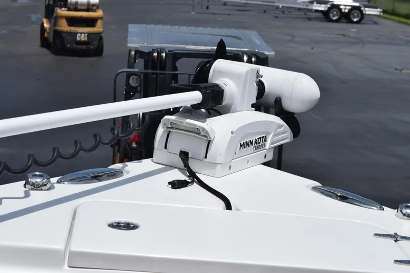 Slide: The Image of Minn Kota Terrova trolling motor on 2021 Sea Hunt Ultra 255 SE boat. - 18