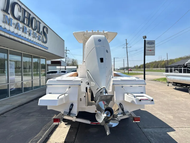 Slide: The Image of Robalo 246 Cayman 2025 - 3