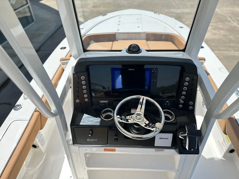 Slide: The Image of Robalo 246 Cayman 2025 - 5