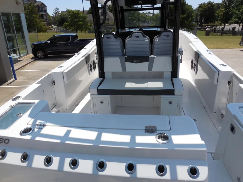 Slide: The Image of Robalo R360 Center Console 2023 - 6
