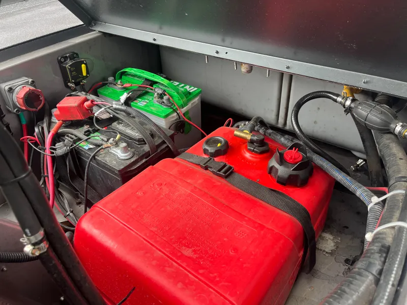 Slide: The Image of 2012 Alumacraft Pro 165 boat battery and fuel tank compartment. - 19
