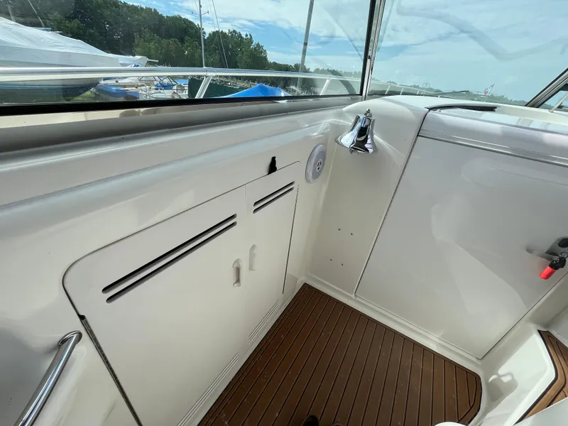 Slide: The Image of Interior view of a 1999 Sea Ray 400 Sundancer yacht with wooden flooring. - 41