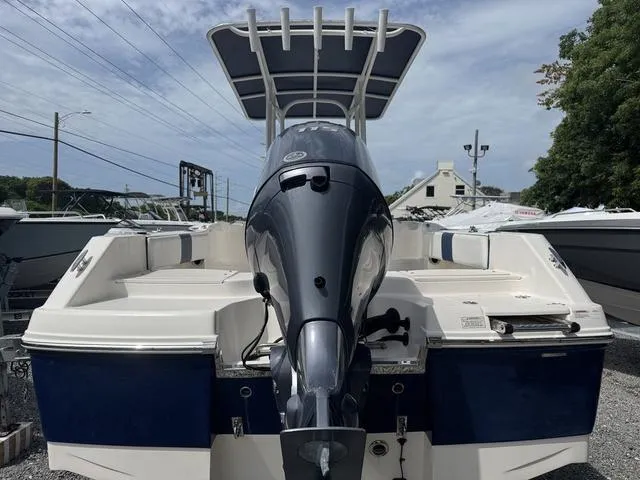 Slide: The Image of Robalo R180 2018 - 3