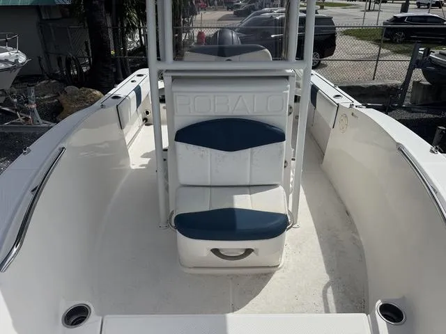 Slide: The Image of Robalo R180 2018 - 7