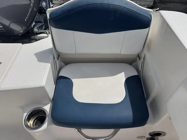 Slide: The Image of Robalo R180 2018 - 9