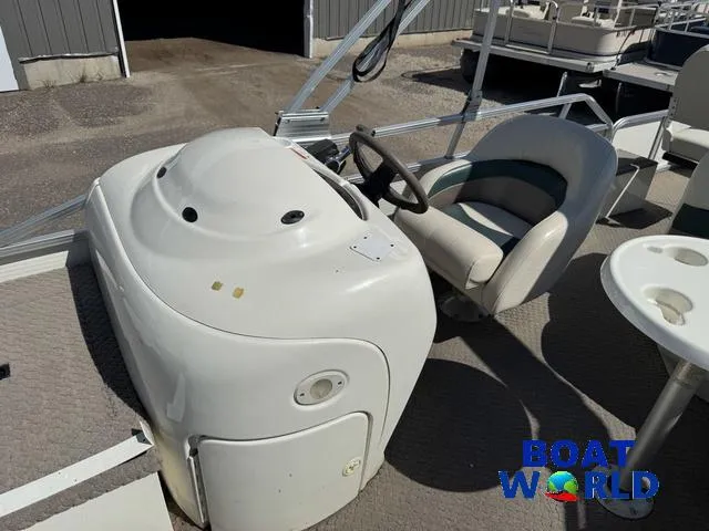 Slide: The Image of Lowe Suncruiser Trinidad 204 2005 - 18