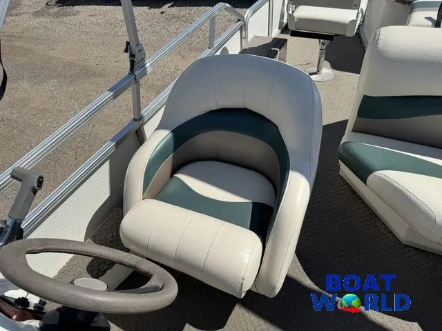 Slide: The Image of Lowe Suncruiser Trinidad 204 2005 - 21