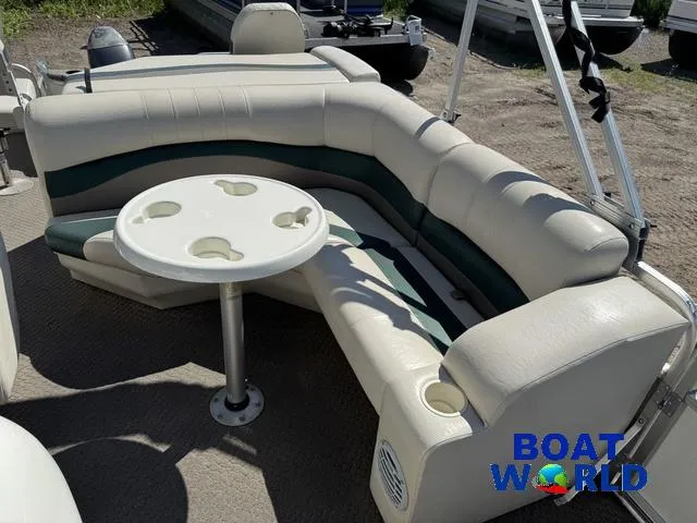 Slide: The Image of Lowe Suncruiser Trinidad 204 2005 - 28