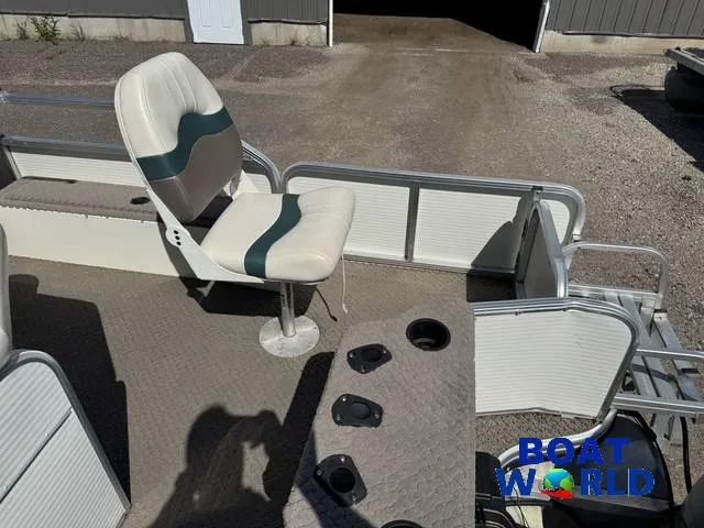 Slide: The Image of Lowe Suncruiser Trinidad 204 2005 - 38