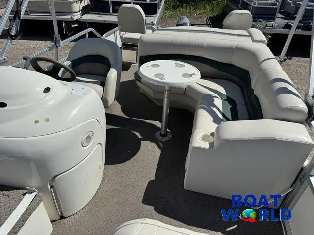 Slide: The Image of Lowe Suncruiser Trinidad 204 2005 - 4