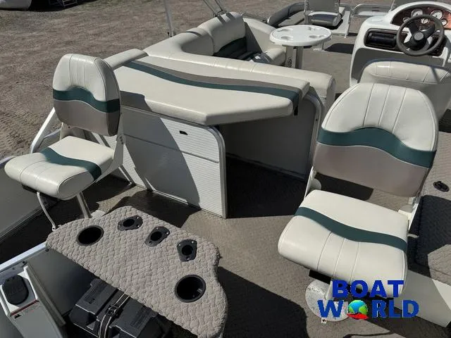 Slide: The Image of Lowe Suncruiser Trinidad 204 2005 - 6