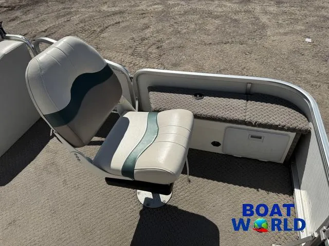 Slide: The Image of Lowe Suncruiser Trinidad 204 2005 - 8