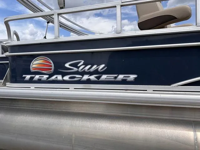 Slide: The Image of Sun Tracker SportFish™ 22 DLX 2019 - 3