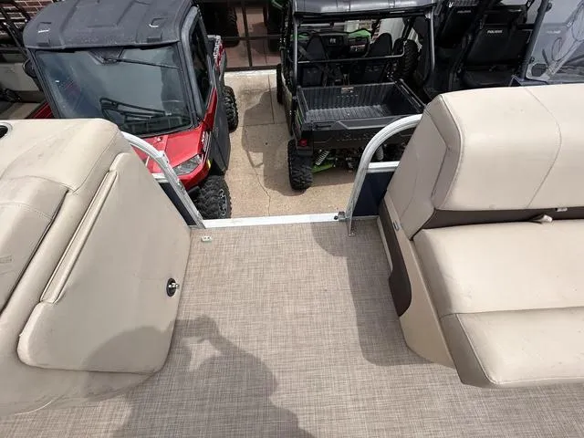 Slide: The Image of Sun Tracker SportFish™ 22 DLX 2019 - 6