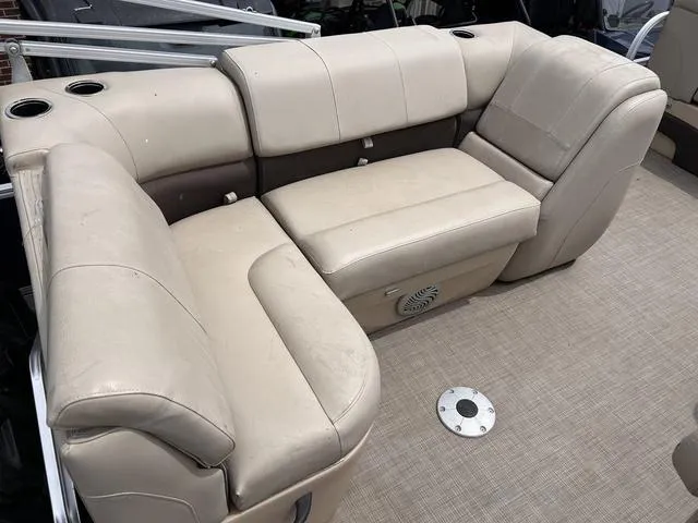 Slide: The Image of Sun Tracker SportFish™ 22 DLX 2019 - 7