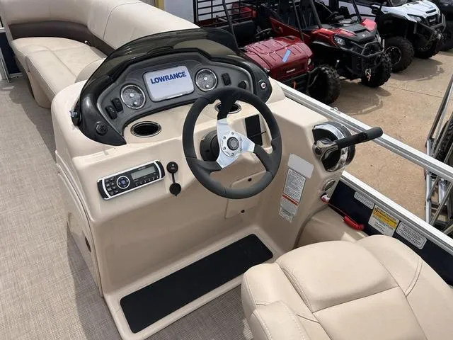 Slide: The Image of Sun Tracker SportFish™ 22 DLX 2019 - 9