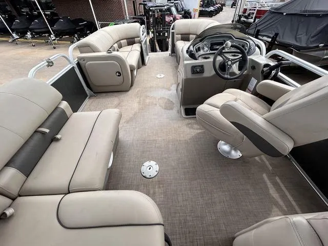 Slide: The Image of Sun Tracker Party Barge 22 DLX 2023 - 13