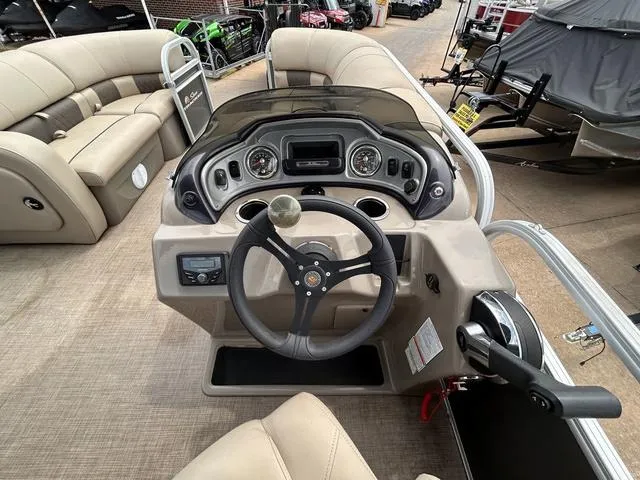 Slide: The Image of Sun Tracker Party Barge 22 DLX 2023 - 14