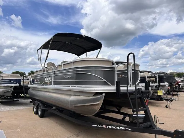 Slide: The Image of Sun Tracker Party Barge 22 DLX 2023 - 3