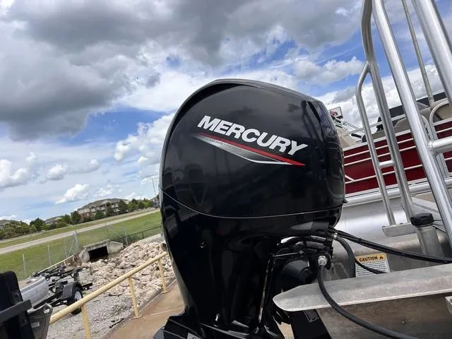 Slide: The Image of Sun Tracker Party Barge 22 DLX 2023 - 5