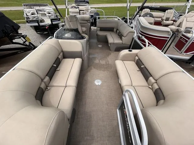 Slide: The Image of Sun Tracker Party Barge 22 DLX 2023 - 7