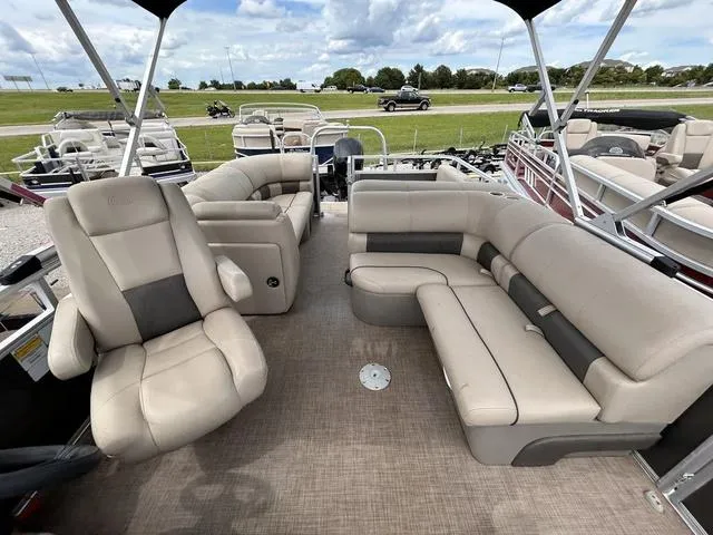 Slide: The Image of Sun Tracker Party Barge 22 DLX 2023 - 9