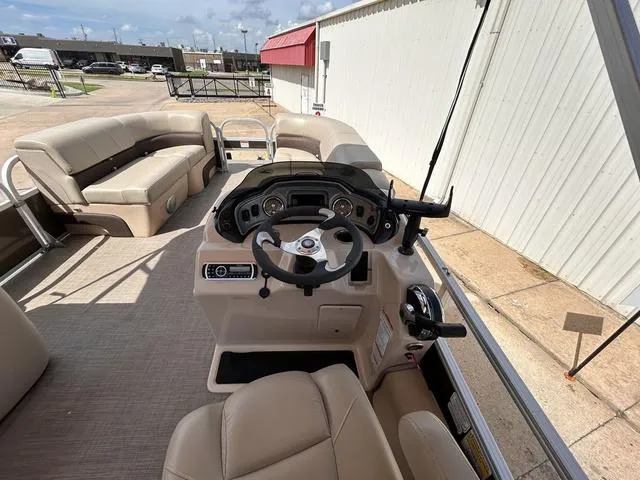 Slide: The Image of Sun Tracker SportFish™ 22 DLX 2019 - 12