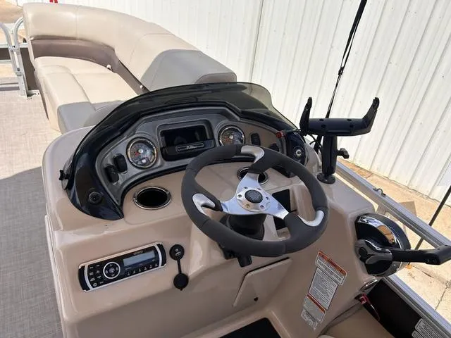 Slide: The Image of Sun Tracker SportFish™ 22 DLX 2019 - 13