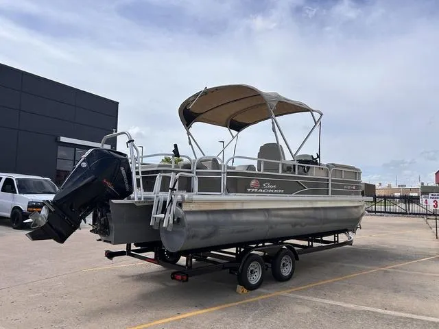 Slide: The Image of Sun Tracker SportFish™ 22 DLX 2019 - 4