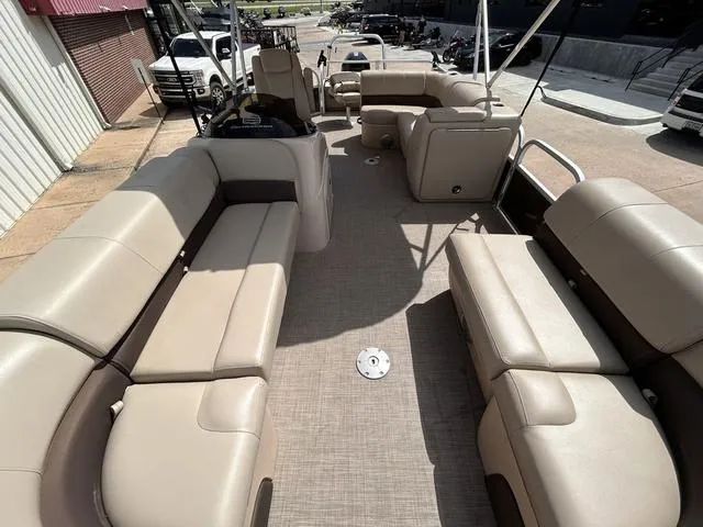 Slide: The Image of Sun Tracker SportFish™ 22 DLX 2019 - 6