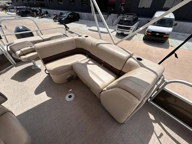 Slide: The Image of Sun Tracker SportFish™ 22 DLX 2019 - 8