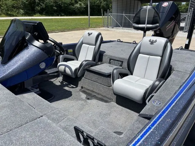 Slide: The Image of Phoenix Bass Boats 721 Pro XP 2023 - 10